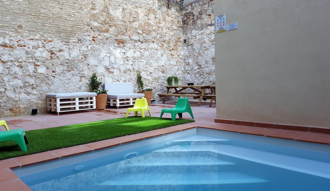 Ten To Go Hostel Barcelona Exterior photo