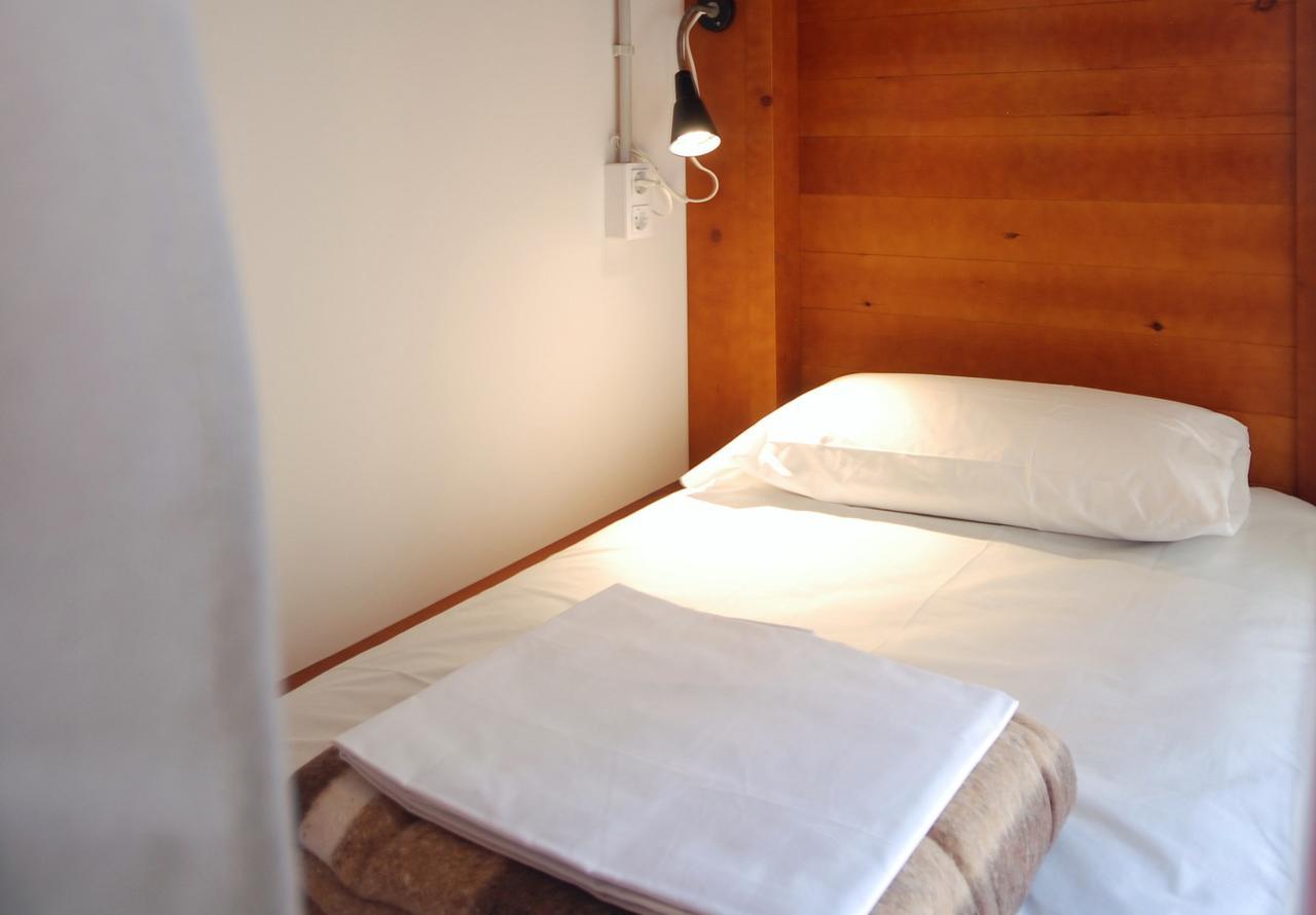 Ten To Go Hostel Barcelona Exterior photo
