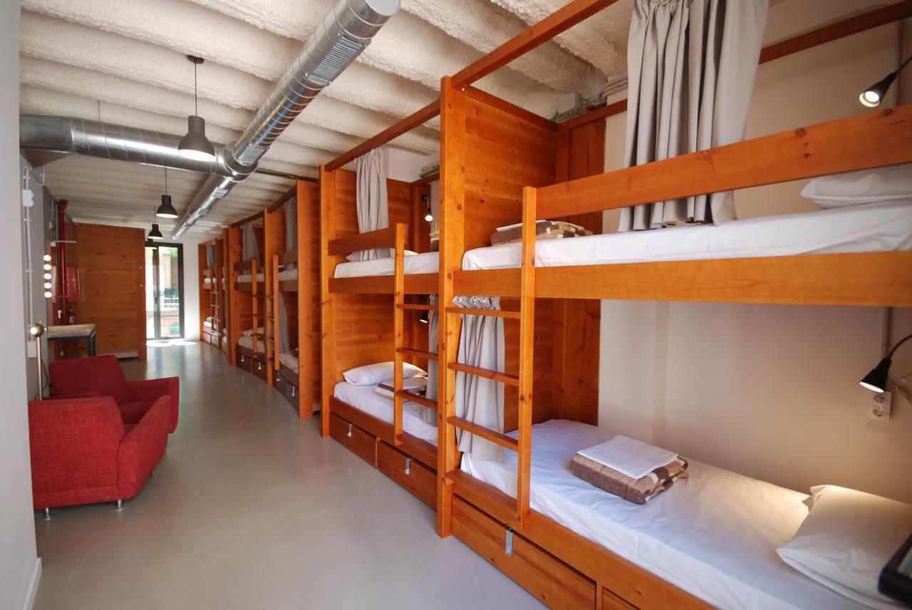 Ten To Go Hostel Barcelona Exterior photo