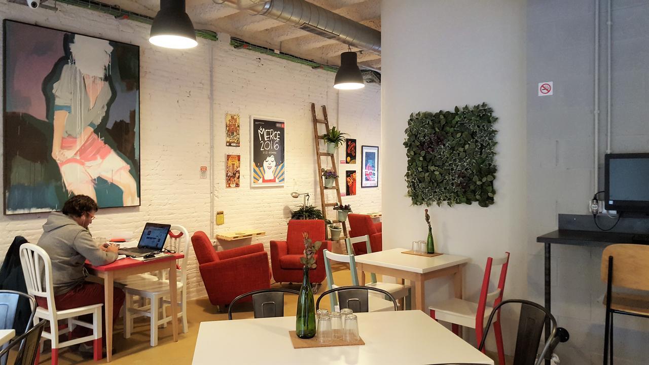Ten To Go Hostel Barcelona Exterior photo