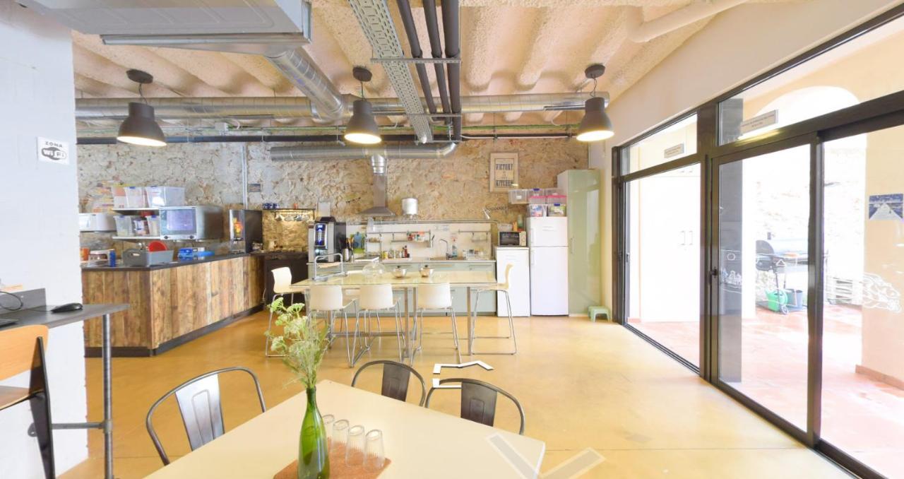 Ten To Go Hostel Barcelona Exterior photo